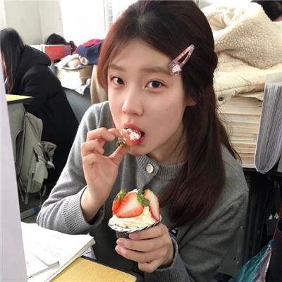 小资女孩向前冲